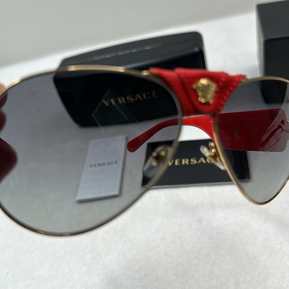 VERSACE NWT UNISEX RED GOLD MEDUSA SUNGLASSES WITH CASE BOX AND BOOKLET - Picture 14 of 16